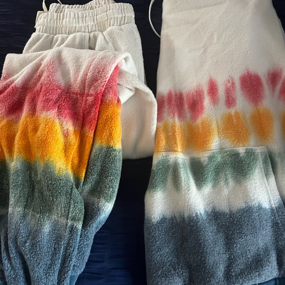 Gently used feat blanket blend tie dye sat in medium